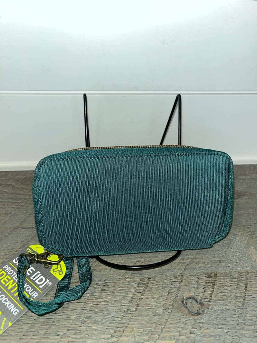 Travelon Wallet Wristlet Safe ID RFID Blocking Full Zip Around Closure - Picture 2 of 7